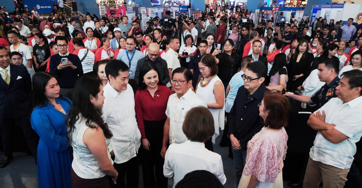 SM Holiday Job Fair + Upskilling Draw Hundreds at SM MOA