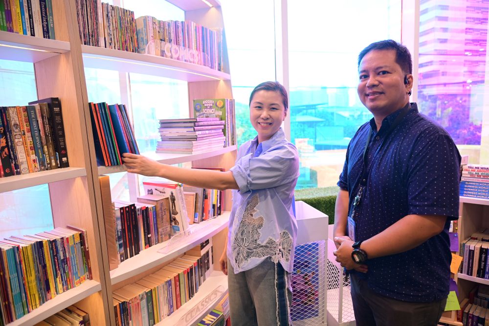 Young bookworms sharing stories